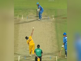VIDEO: सचिन तेंदुलकर ने ऑस्ट्रेलियाई गेंदबाजों को कर डाला तहस-नहस, छक्के-चौकों से गूंजा स्टेडियम VIDEO: सचिन तेंदुलकर ने ऑस्ट्रेलियाई गेंदबाजों को कर डाला तहस-नहस, छक्के-चौकों से गूंजा स्टेडियम