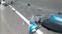Road Accident: आमने-सामने भिड़ गई स्कूटी और बाइक, मां और बेटी की हुई दर्दनाक मौत