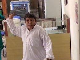 हनुमानगढ़ में तहसीलदार ऑफिस के गेट पर किसान ने मारी चप्पल, सोशल मीडिया वीडियो वायरल 