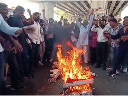 अजमेर में सफाईकर्मियों की हड़ताल, शहर की सफाई व्यवस्था चरमराई, ठेकेदार का पुतला फूंका