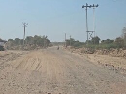 राजस्थान में सड़क बनाने वाले ठेकेदार कर रहे धोखाधड़ी, सरकार कर रही घोषणाएं... जनता हो रही है परेशान राजस्थान में सड़क बनाने वाले ठेकेदार कर रहे धोखाधड़ी, सरकार कर रही घोषणाएं... जनता हो रही है परेशान