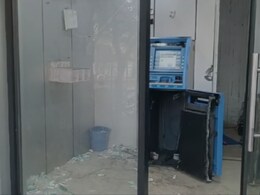 Rajasthan ATM Loot: एटीएम की कैश ट्रे को काटकर ले गए चोर, हड़बड़ी में मौके पर ही गिर गई नोटों की गड्डी