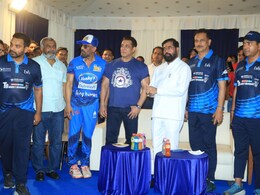 सलमान खान हुए जिस क्रिकेट मैच में शामिल, वहां 70 वर्षीय एक्टर ने ले लिया विकेट, वीडियो शेयर कर जताई खुशी 
