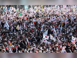 दक्षिण कोरिया: महाभियोग केस में फैसले से पहले यून के पक्ष और विपक्ष में सड़कों पर उतरे हजारों लोग