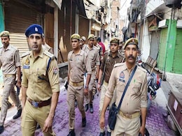 संभल CO अनुज चौधरी पर टिप्पणी करना पड़ा महंगा, लॉकअप में माफी मांगता नजर आया शख्स संभल CO अनुज चौधरी पर टिप्पणी करना पड़ा महंगा, लॉकअप में माफी मांगता नजर आया शख्स