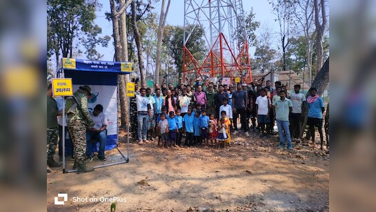 Mobile Conectivity: आजादी के बाद पहली बार 4-G मोबाइल नेटवर्क से जुड़ा इलाका, नक्सल प्रभावित गांव टेकलगुडेम को होली पर मिली बड़ी सौगात | Naxal-affected areas are ...