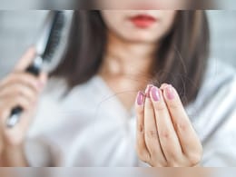 PCOS की वजह से झड़ रहे हैं बाल? न्यूट्रिशनिश्ट ने बताया आज से ही खाना शुरू कर दें ये दो चीजें, महीनेभर में नजर PCOS की वजह से झड़ रहे हैं बाल? न्यूट्रिशनिश्ट ने बताया आज से ही खाना शुरू कर दें ये दो चीजें, महीनेभर में नजर