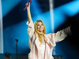 Shania Twain ने दी अपने शरीर को दूसरों से कंपेयर ना करने की सलाह, आदत को बताया खतरनाक Shania Twain ने दी अपने शरीर को दूसरों से कंपेयर ना करने की सलाह, आदत को बताया खतरनाक