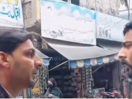 पाकिस्तानी पत्रकार और पुलिसवाले की English में ये बहस रुला देगी! देखें Video पाकिस्तानी पत्रकार और पुलिसवाले की English में ये बहस रुला देगी! देखें Video