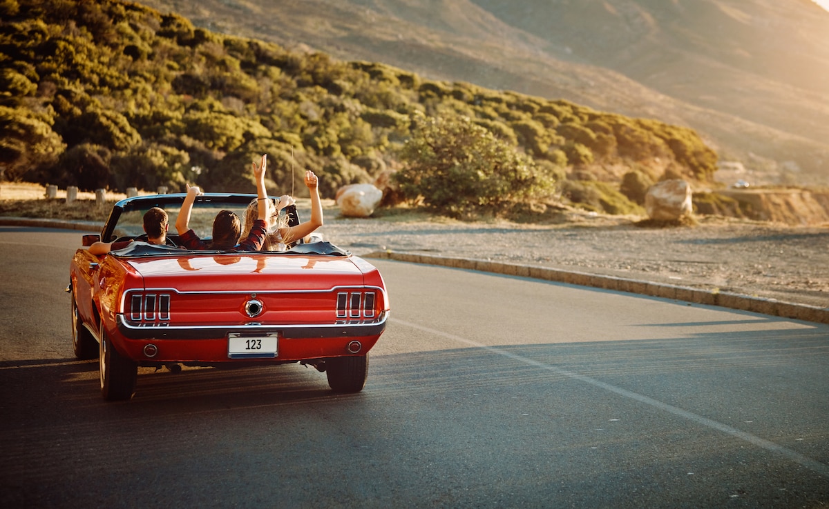 Има нещо уникално вълнуващо в удара на открития път Пътното