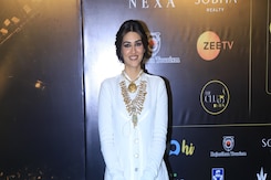 IIFA 2025: Kriti Sanon Shines In A White Number IIFA 2025: Kriti Sanon Shines In A White Number