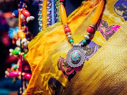 Mumbai's 8 Buzzing Markets For A Budget-Shopping Spree Mumbai's 8 Buzzing Markets For A Budget-Shopping Spree