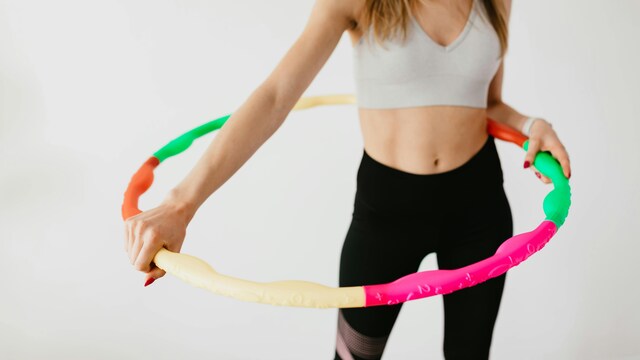 In the shared video, Pooja listed several benefits of hula hooping daily