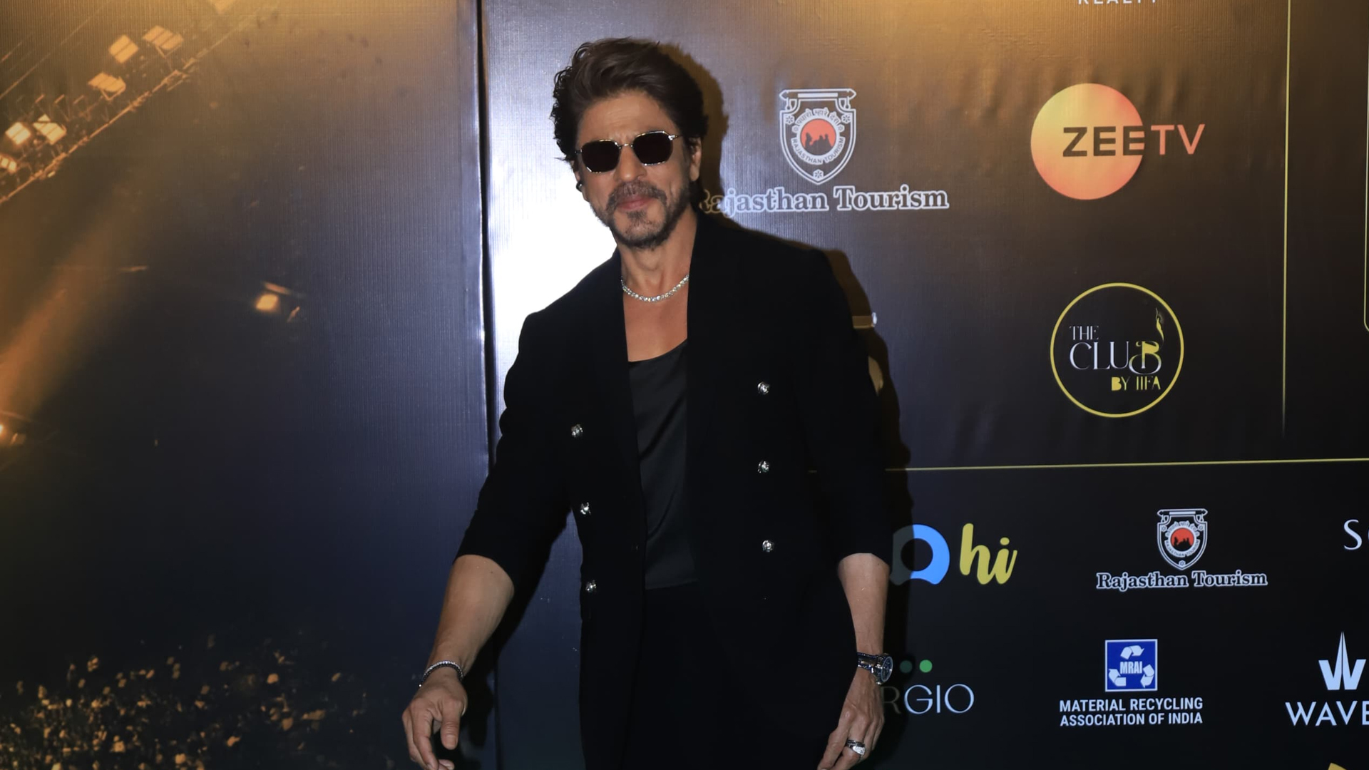 IIFA 2025: Shah Rukh Khan Spells Black Magic