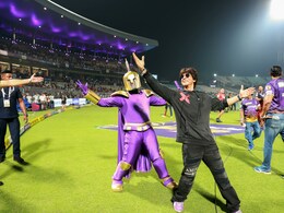 इस पाकिस्तानी क्रिकेटर को शाहरुख खान ने मुश्किल समय में ऑफर की थी जॉब, जानिए फिर क्यों छोड़नी पड़ गई थी नौकरी इस पाकिस्तानी क्रिकेटर को शाहरुख खान ने मुश्किल समय में ऑफर की थी जॉब, जानिए फिर क्यों छोड़नी पड़ गई थी नौकरी