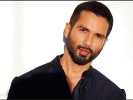 बड़ी होकर पापा की तरह ही क्यूट दिखती हैं शाहिद की बेटी, लेटेस्ट लुक देख कर फैंस बोले- ये तो पापा की कॉपी दिखती है   बड़ी होकर पापा की तरह ही क्यूट दिखती हैं शाहिद की बेटी, लेटेस्ट लुक देख कर फैंस बोले- ये तो पापा की कॉपी दिखती है