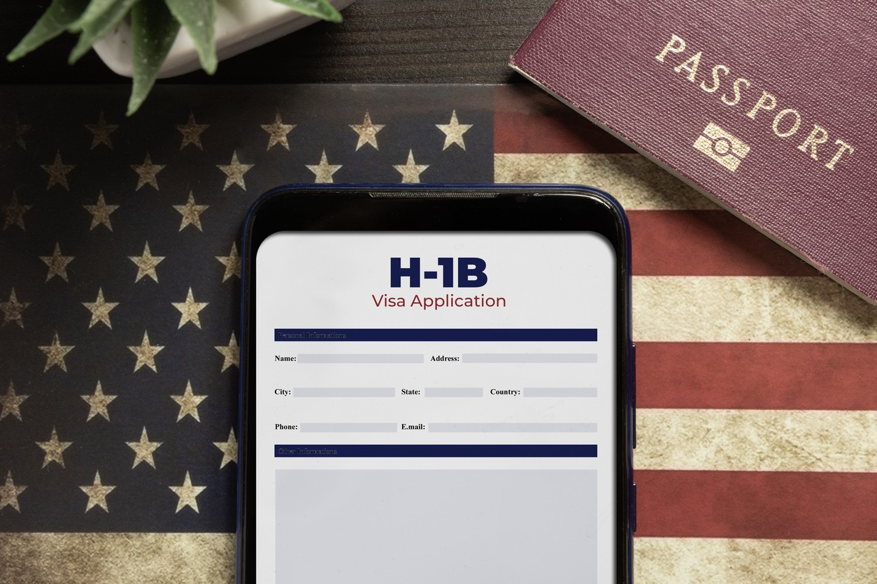 US Government Shutdown Hits H-1B Visa Processing: How It Affects Indians