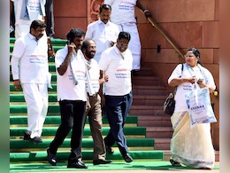 नारे लिखे टी-शर्ट पहन संसद पहुंचने पर विपक्ष ने दिया DMK का साथ, कहा- संसद में कोई ड्रेस कोड नहीं