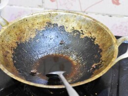 कड़ाही के जिद्दी दाग इन नुस्खों से करें चुटकियों में साफ, हो जाएगा एक वॉश में नए जैसा कड़ाही के जिद्दी दाग इन नुस्खों से करें चुटकियों में साफ, हो जाएगा एक वॉश में नए जैसा