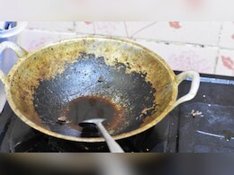 काली और चिकनी कड़ाही को मिनटों में साफ कर देंगे ये DIY हैक्स, दिखने लगेगी नई जैसी चकाचक काली और चिकनी कड़ाही को मिनटों में साफ कर देंगे ये DIY हैक्स, दिखने लगेगी नई जैसी चकाचक