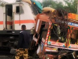 Rail Accident : बोदवड रेल्वे स्थानकाजवळ मुंबई-अमरावती एक्सप्रेसला विचित्र अपघात, ट्रकची ट्रेनला धडक! Rail Accident : बोदवड रेल्वे स्थानकाजवळ मुंबई-अमरावती एक्सप्रेसला विचित्र अपघात, ट्रकची ट्रेनला धडक!
