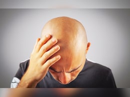 पंजाब के संगरूर में गंजापन दूर करने लिए नीम हकीम ने लगाया ऐसा तेल, 30 लोगों लेने के देने पड़ गए पंजाब के संगरूर में गंजापन दूर करने लिए नीम हकीम ने लगाया ऐसा तेल, 30 लोगों लेने के देने पड़ गए