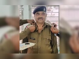 Mauganj Violence: 8 माह बाद रिटायरमेंट, खुश था परिवार... तिरंगे में लिपटा पहुंचा ASI रामचरण का शव देख टूट गए परिजन Mauganj Violence: 8 माह बाद रिटायरमेंट, खुश था परिवार... तिरंगे में लिपटा पहुंचा ASI रामचरण का शव देख टूट गए परिजन