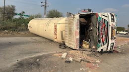 अजमेर में हाईवे पर LPG गैस से भरा टैंकर पलटा, गैस लीकेज की संभावना से अफरा-तफरी; ट्रैफिक रोका