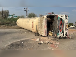 अजमेर में हाईवे पर LPG गैस से भरा टैंकर पलटा, गैस लीकेज की संभावना से अफरा-तफरी; ट्रैफिक रोका अजमेर में हाईवे पर LPG गैस से भरा टैंकर पलटा, गैस लीकेज की संभावना से अफरा-तफरी; ट्रैफिक रोका
