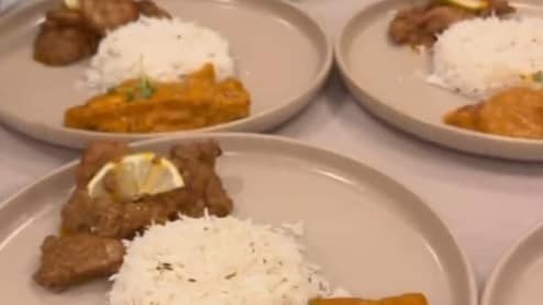 बेड पर बैठकर खाना खाने से क्या होता है? जानकर आज से बंद कर देंगे खाना!