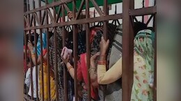 Bhai Dooj पर सेंट्रल जेल पहुंची करीब 8 हजार बहनें,&nbsp;माथे पर किया तिलक, तो छलक ऊठी आंखें