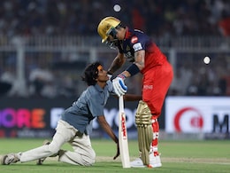 Viral Video: How Fan Breached Security To Meet Virat Kohli At During IPL 2025 Opener Viral Video: How Fan Breached Security To Meet Virat Kohli At During IPL 2025 Opener