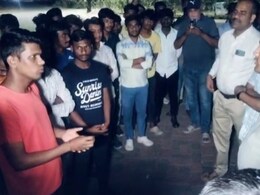 Satna: नहीं मिला भोजन तो पहुंच गए कलेक्टर के घर, देर रात छात्रों ने दिया धरना Satna: नहीं मिला भोजन तो पहुंच गए कलेक्टर के घर, देर रात छात्रों ने दिया धरना