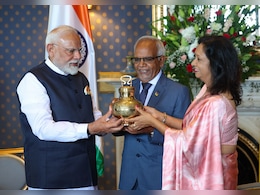 महाकुंभ का जल, बिहार का सुपरफूड, बनारसी साड़ी... PM मोदी ने मॉरीशस के राष्ट्रपति को दिए ये खास उपहार महाकुंभ का जल, बिहार का सुपरफूड, बनारसी साड़ी... PM मोदी ने मॉरीशस के राष्ट्रपति को दिए ये खास उपहार
