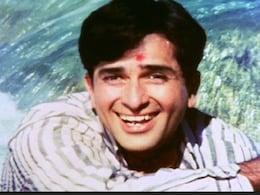 टॉल एंड हैंडसम हैं शशि कपूर  के पोते जैक, लुक में किसी हीरो से कम नहीं है कपूर खानदान का यह चिराग, पापा भी दिखते हैं हॉलीवुड स्टार टॉल एंड हैंडसम हैं शशि कपूर  के पोते जैक, लुक में किसी हीरो से कम नहीं है कपूर खानदान का यह चिराग, पापा भी दिखते हैं हॉलीवुड स्टार