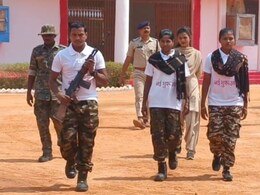 Naxalite Surrender: चार दिनों तक तड़पता रहा खूंखार नक्सली... फिर इस वजह से कर दिया सरेंडर Naxalite Surrender: चार दिनों तक तड़पता रहा खूंखार नक्सली... फिर इस वजह से कर दिया सरेंडर