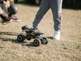 Remote Control Cars से लेकर Transforming Robots, खुशी से झूम उठेंगे बच्चे अगर आपने उन्हें गिफ्ट कर दिए ये Toys Remote Control Cars से लेकर Transforming Robots, खुशी से झूम उठेंगे बच्चे अगर आपने उन्हें गिफ्ट कर दिए ये Toys