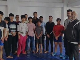 Rajasthan: 25 साल से भरतपुर की बेटियों को दे रहे कुश्ती की फ्री ट्रेनिंग, अब तक 230 को मिल चुकी हैं सरकारी नौकरी Rajasthan: 25 साल से भरतपुर की बेटियों को दे रहे कुश्ती की फ्री ट्रेनिंग, अब तक 230 को मिल चुकी हैं सरकारी नौकरी