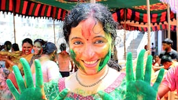 Holi 2025: होळीच्या दिवशी एकमेकांना रंग का लावतात? हे तुम्हाला माहिती आहे का? वाचा काय आहे परंपरा