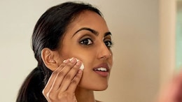 Skin Care Tips: गर्मियां आते ही ऑयली स्किन हो जाती है बेजान, इन टिप्स की मदद से मिनटों में करें त्वचा की देखभाल