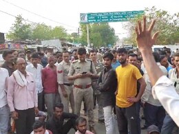 MP News: 18 घंटे से रोड पर शव रखकर कर रहे प्रदर्शन, परिजनों की मांग-हत्या का मामला हो दर्ज, नहीं पहुंचे पुलिस प्रशासन के अधिकारी MP News: 18 घंटे से रोड पर शव रखकर कर रहे प्रदर्शन, परिजनों की मांग-हत्या का मामला हो दर्ज, नहीं पहुंचे पुलिस प्रशासन के अधिकारी