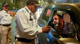 Pune News : पुण्यात वाहतुकीचे नियम मोडल्यास आता खैर नाही; किती दंड भरावा लागणार, पाहा List