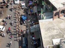 होली और जुमे की नमाज से पहले प्रयागराज और संभल में पुलिस ने किया फ्लैग मार्च