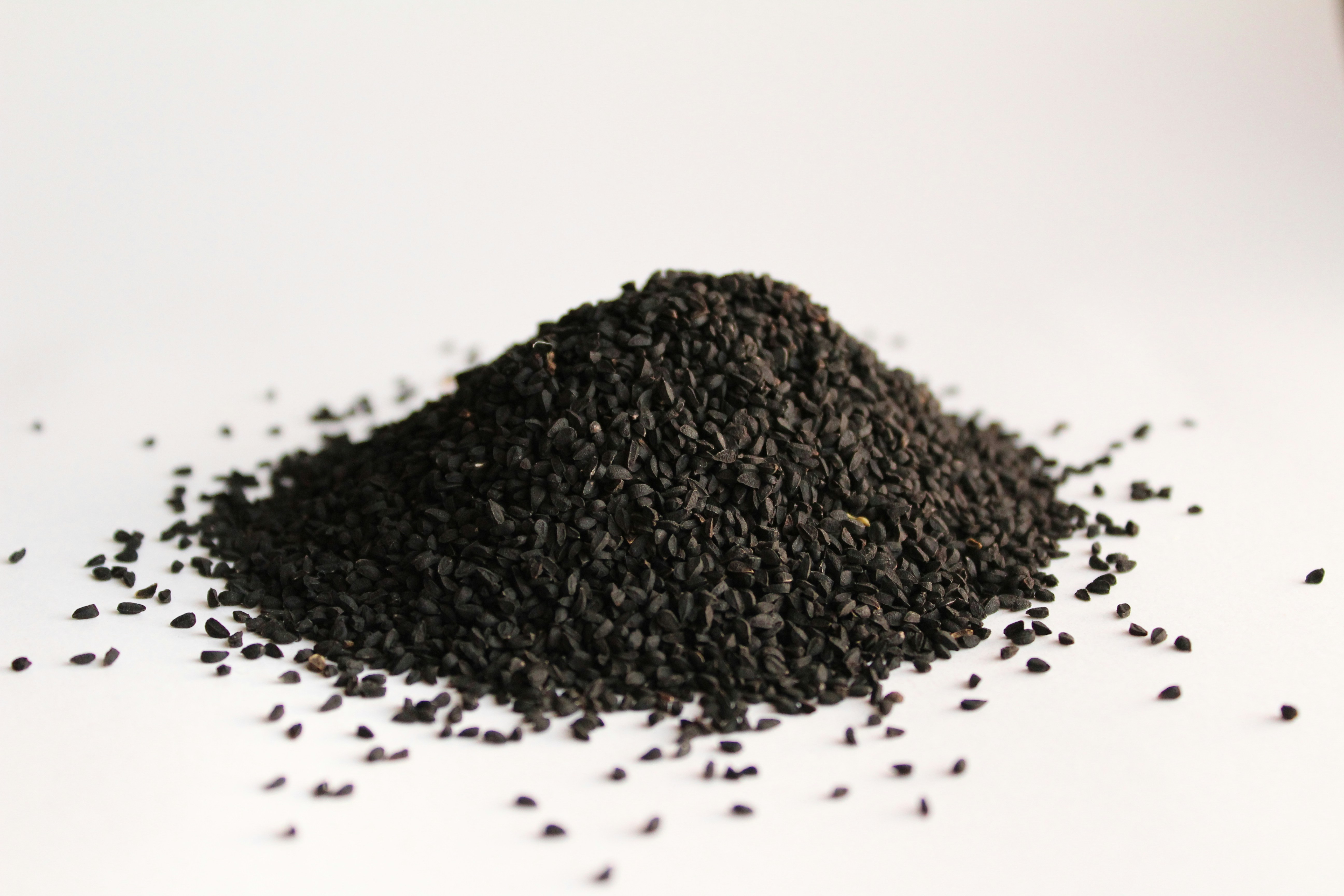 Black Seed: मौसमी बुखार से लेकर इम्यून सिस्टम तक ठीक करता है काला बीज, जानिए कलौंजी के फायदे