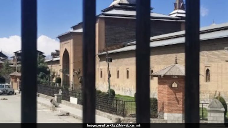 Eid Prayers At Srinagar's Jama Masjid Denied For 8th Year In A Row