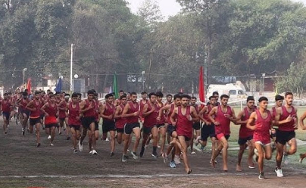 UP Police SI Bharti 2025: यूपी पुलिस एसआई भर्ती के 4543 पदों पर आवेदन शुरू, ओवर ऐज ग्रेजुएट भी कर सकते हैं अप्लाई