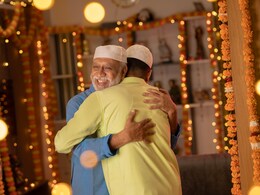 Eid Wishes: खुशी से भरी हो ईद उल फितर आपके लिए... सभी को भेजिए ईद के खास मैसेज और कह दीजिए Eid Mubarak
