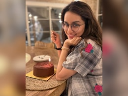 Shraddha Kapoor's Birthday Indulgence Featured Crisp Bhajiyas And Multiple Sweets Shraddha Kapoor's Birthday Indulgence Featured Crisp Bhajiyas And Multiple Sweets