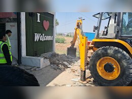 बूंदी के वेलकम होटल पर चला बुलडोजर, भारी पुलिस रही तैनात; युवक की हत्या के बाद लोगों में था आक्रोश