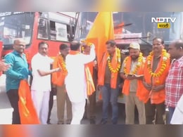 Shiv Sena News: कर्नाटकात ST चालकाला काळं फासलं, शिवसैनिकांची गांधीगिरीकरत कर्नाटकच्या चालका बरोबर... Shiv Sena News: कर्नाटकात ST चालकाला काळं फासलं, शिवसैनिकांची गांधीगिरीकरत कर्नाटकच्या चालका बरोबर...